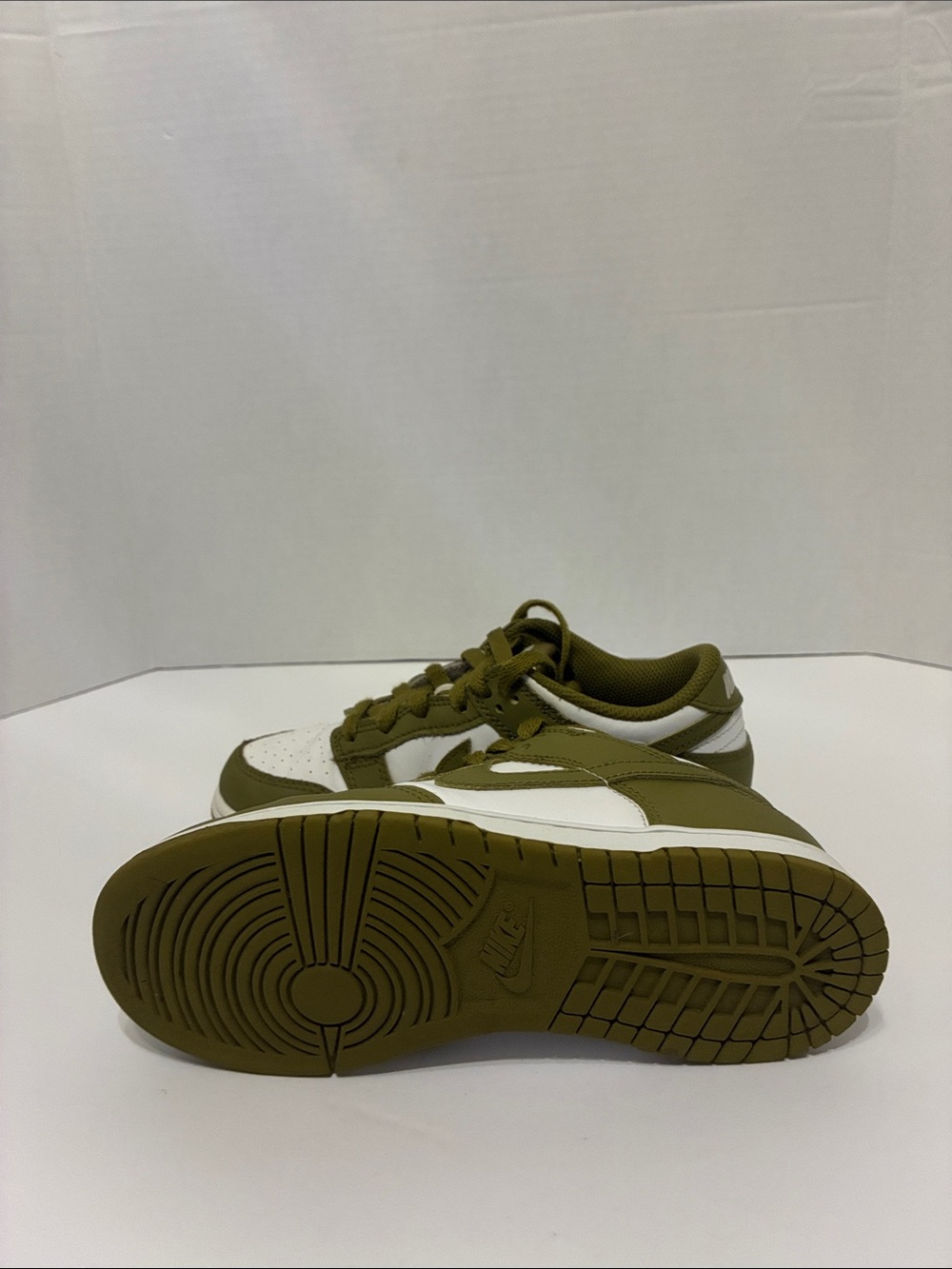 Nike Kids Olive and White Low-Top Sneakers - Picture 5 of 6